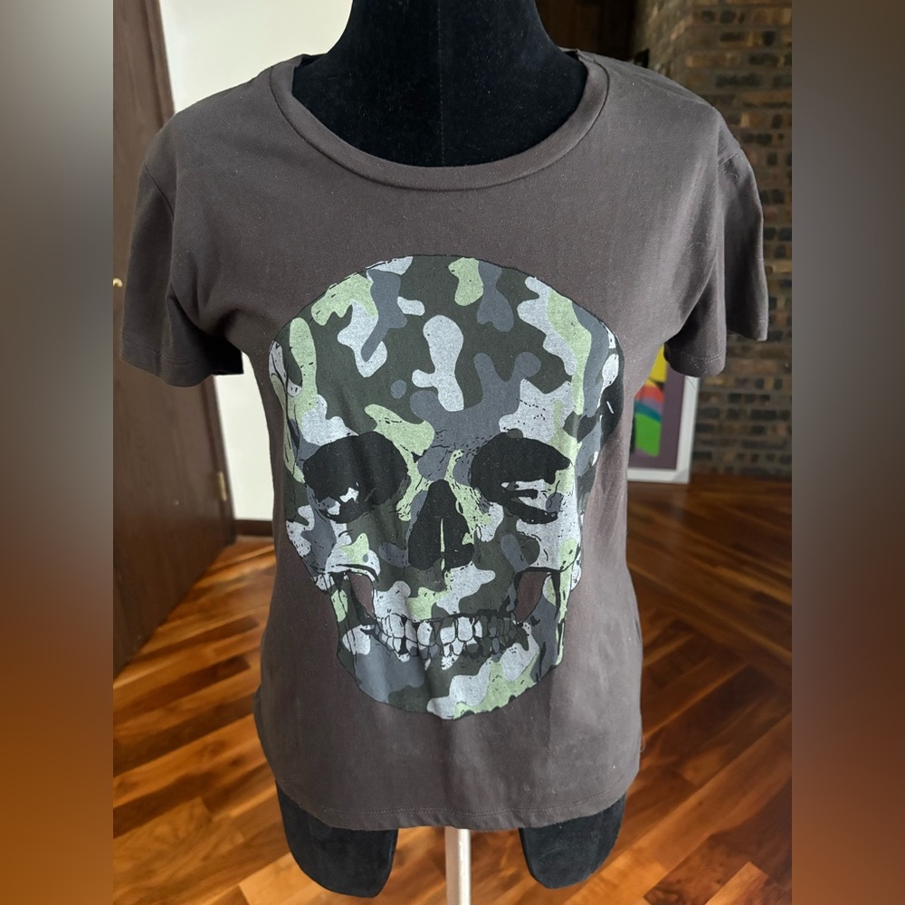 Chaser Black Tee with Green Camo Skull Graphic Size XS, ECU